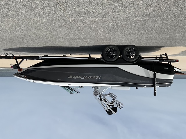 2018 MasterCraft XT25 Icon